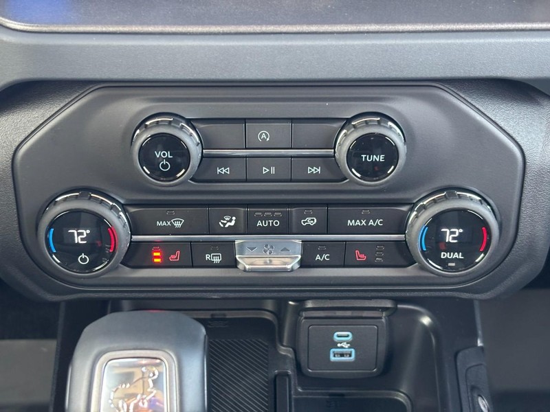 Ford Bronco Vehicle Full-screen Gallery Image 9