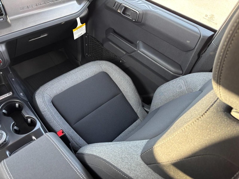 Ford Bronco Vehicle Full-screen Gallery Image 10