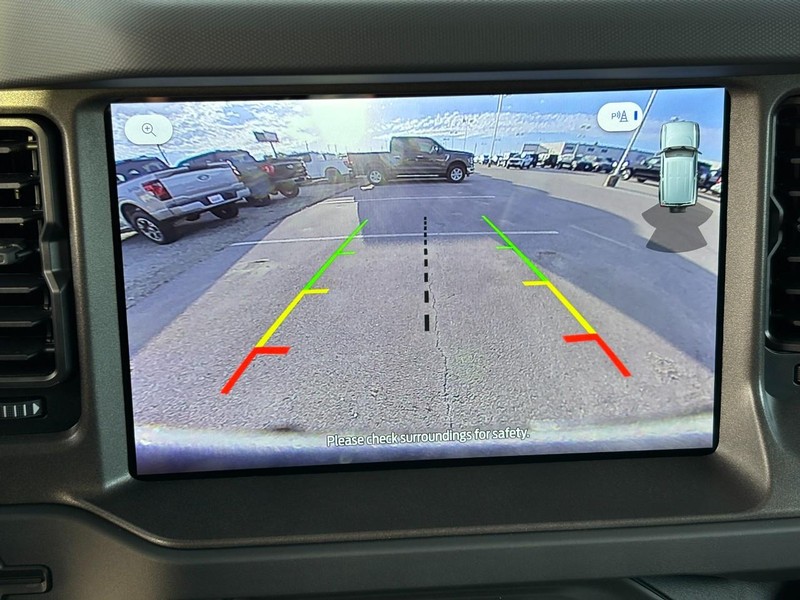 Ford Bronco Vehicle Full-screen Gallery Image 16