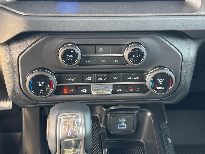 Ford Bronco Vehicle Full-screen Gallery Image 18