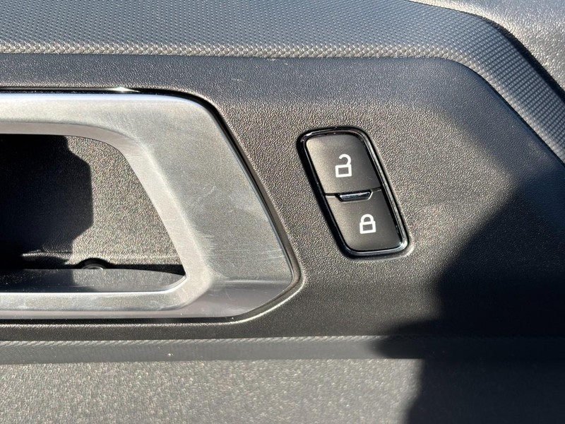 Ford Bronco Vehicle Full-screen Gallery Image 19