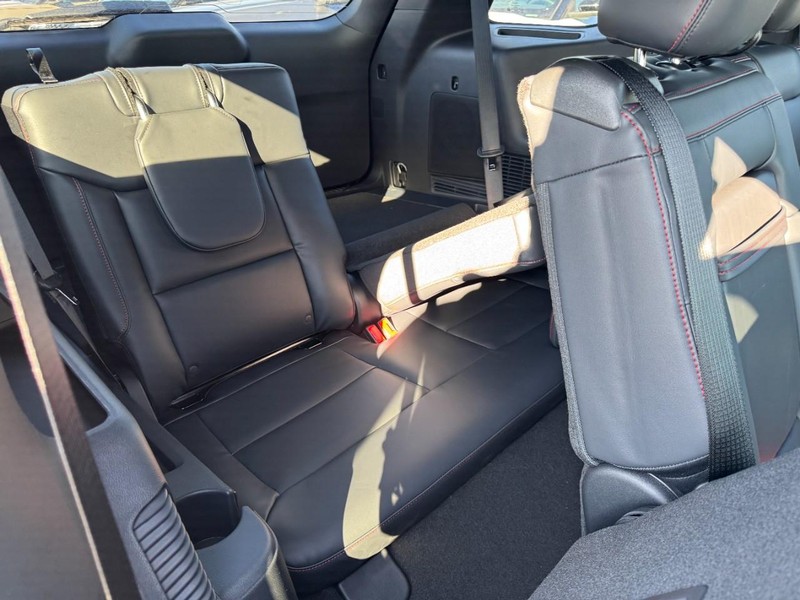 Ford Explorer Vehicle Full-screen Gallery Image 6