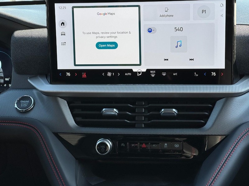 Ford Explorer Vehicle Full-screen Gallery Image 9