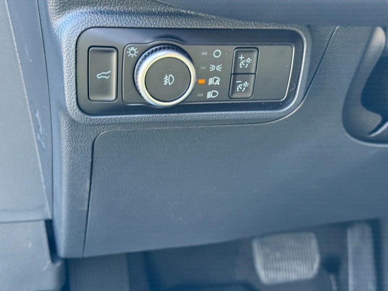 Ford Explorer Vehicle Full-screen Gallery Image 13