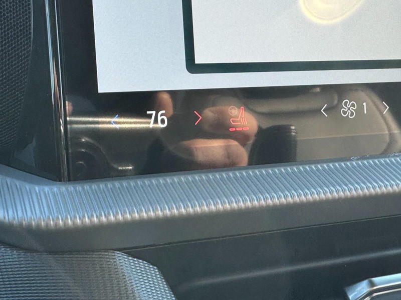 Ford Explorer Vehicle Full-screen Gallery Image 18