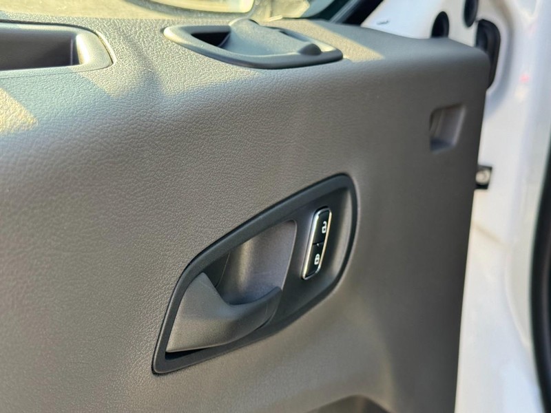 Ford Transit Cargo Van Vehicle Full-screen Gallery Image 11