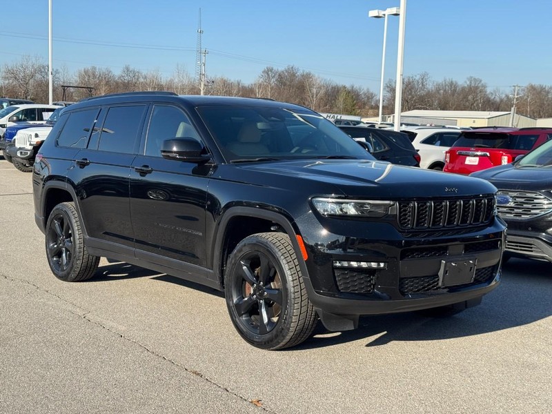 Jeep Grand Cherokee L Vehicle Full-screen Gallery Image 2