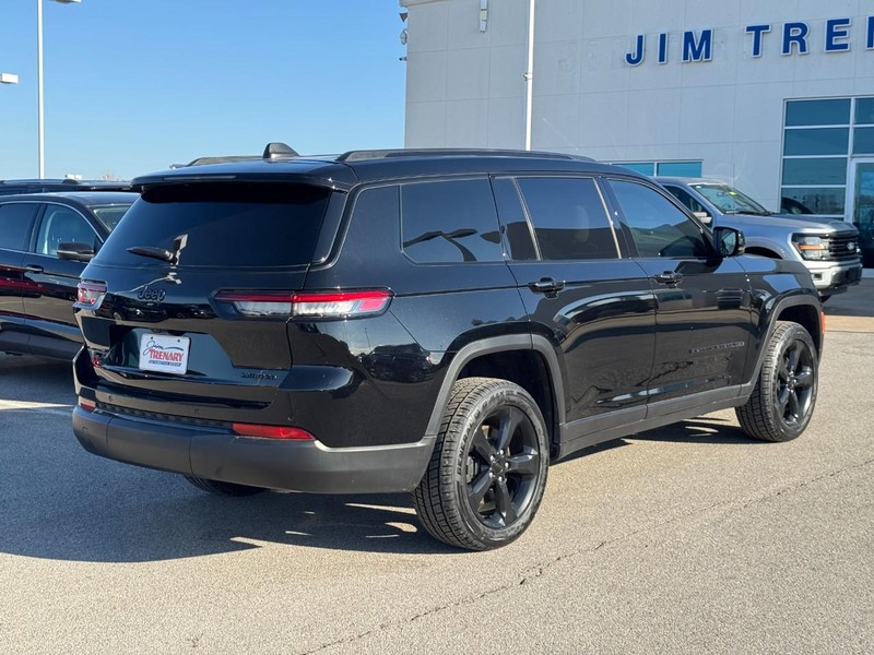 Jeep Grand Cherokee L Vehicle Full-screen Gallery Image 3
