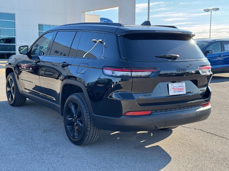 Jeep Grand Cherokee L Vehicle Full-screen Gallery Image 6