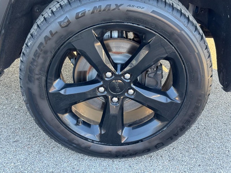 Jeep Grand Cherokee L Vehicle Full-screen Gallery Image 7