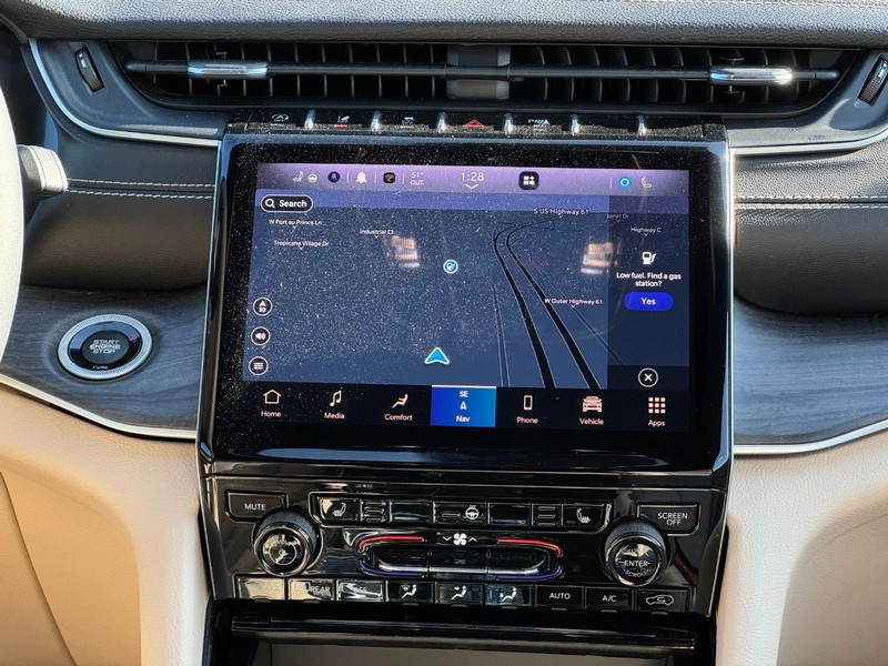 Jeep Grand Cherokee L Vehicle Full-screen Gallery Image 13