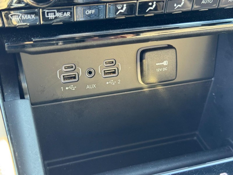 Jeep Grand Cherokee L Vehicle Full-screen Gallery Image 20