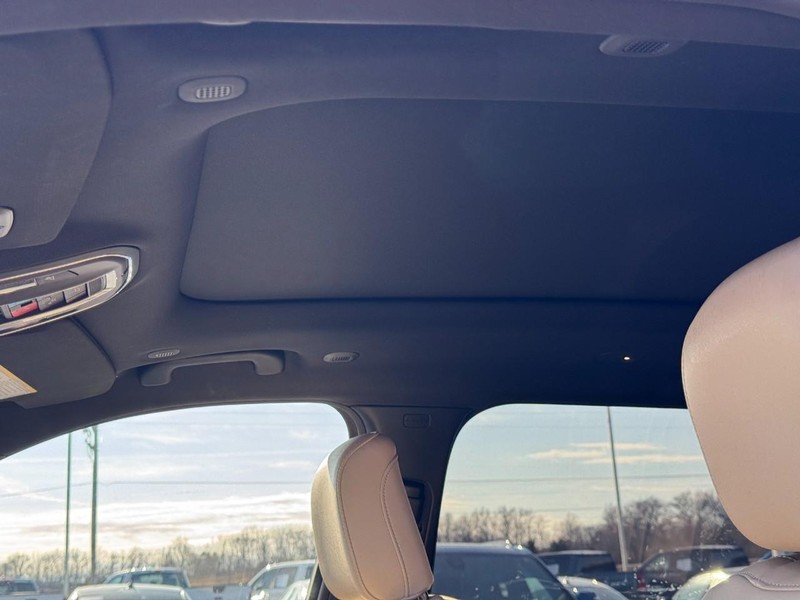 Jeep Grand Cherokee L Vehicle Full-screen Gallery Image 24