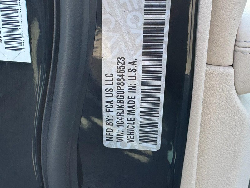 Jeep Grand Cherokee L Vehicle Full-screen Gallery Image 26