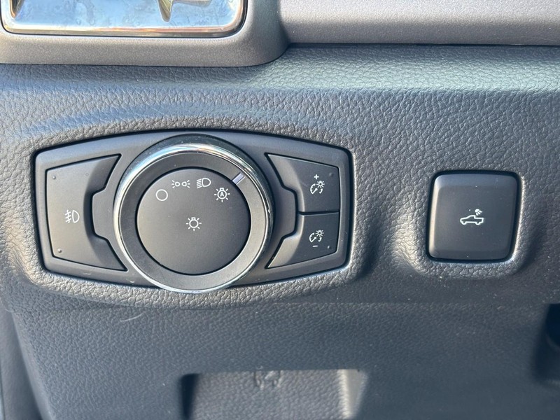 Ford Ranger Vehicle Full-screen Gallery Image 16