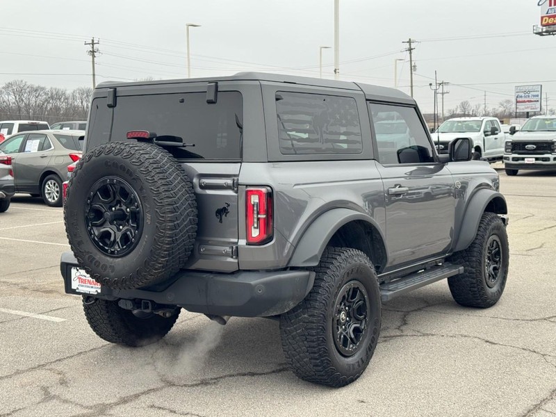 Ford Bronco Vehicle Full-screen Gallery Image 03