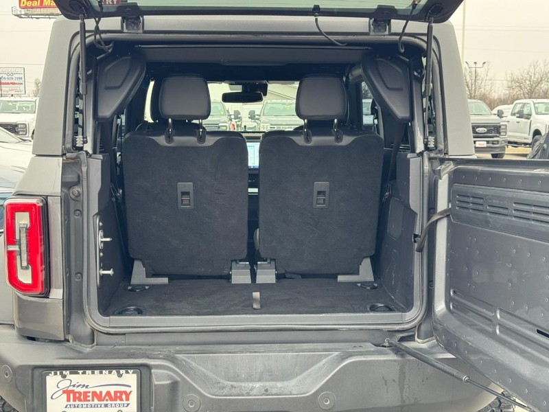 Ford Bronco Vehicle Full-screen Gallery Image 04