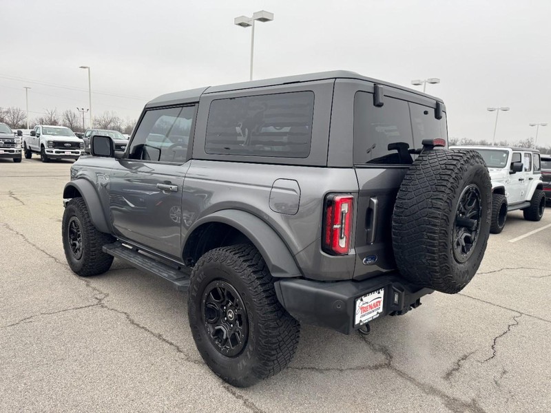 Ford Bronco Vehicle Full-screen Gallery Image 06
