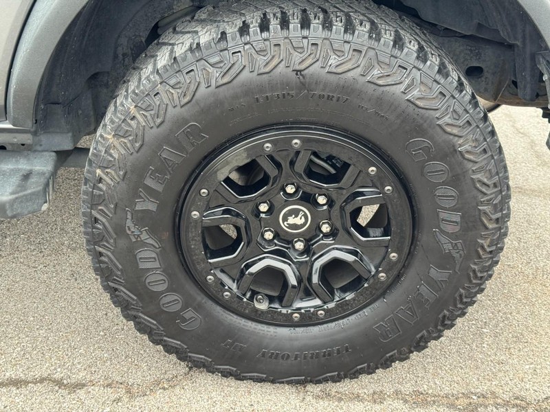 Ford Bronco Vehicle Full-screen Gallery Image 07