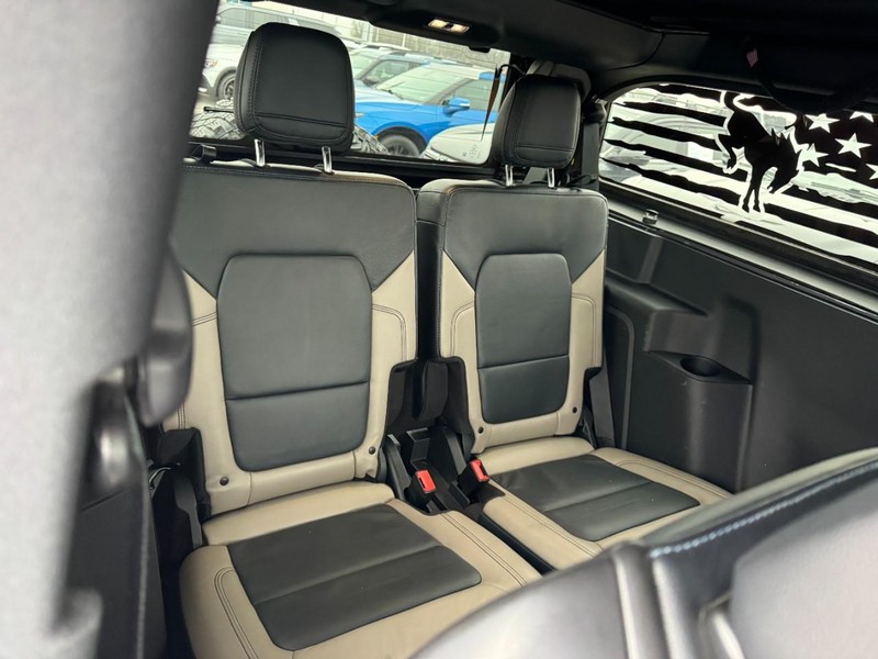 Ford Bronco Vehicle Full-screen Gallery Image 10