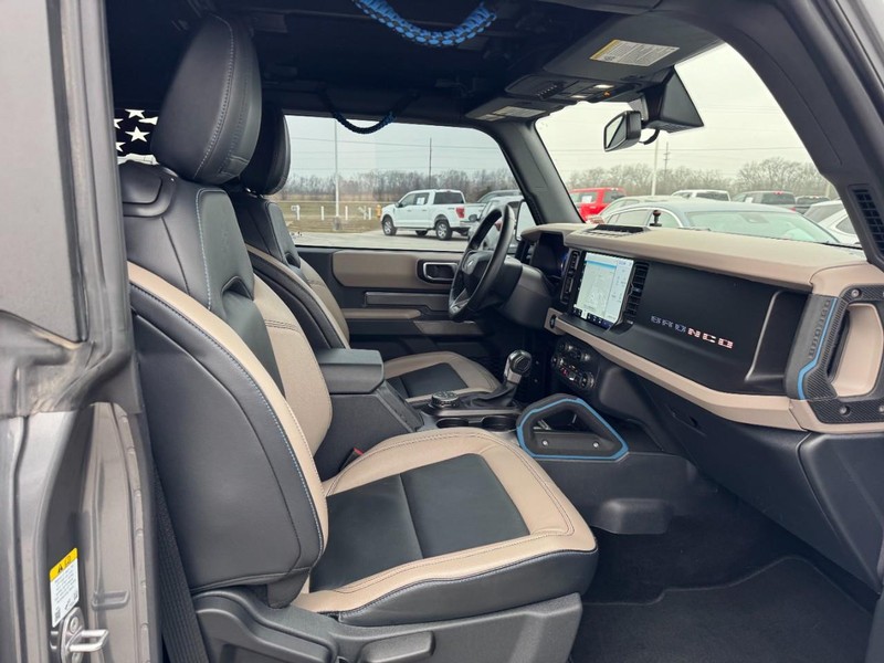 Ford Bronco Vehicle Full-screen Gallery Image 11