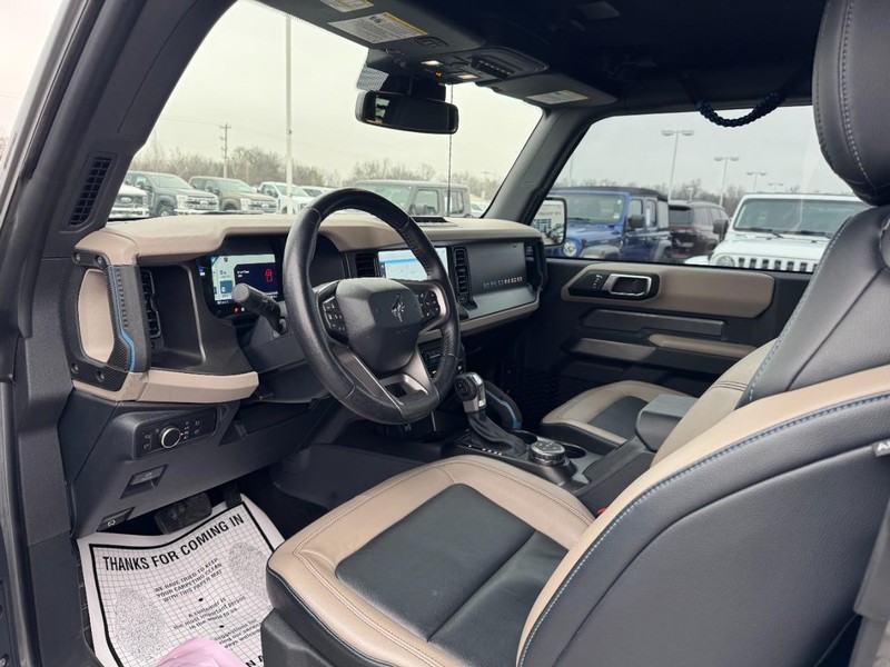 Ford Bronco Vehicle Full-screen Gallery Image 12