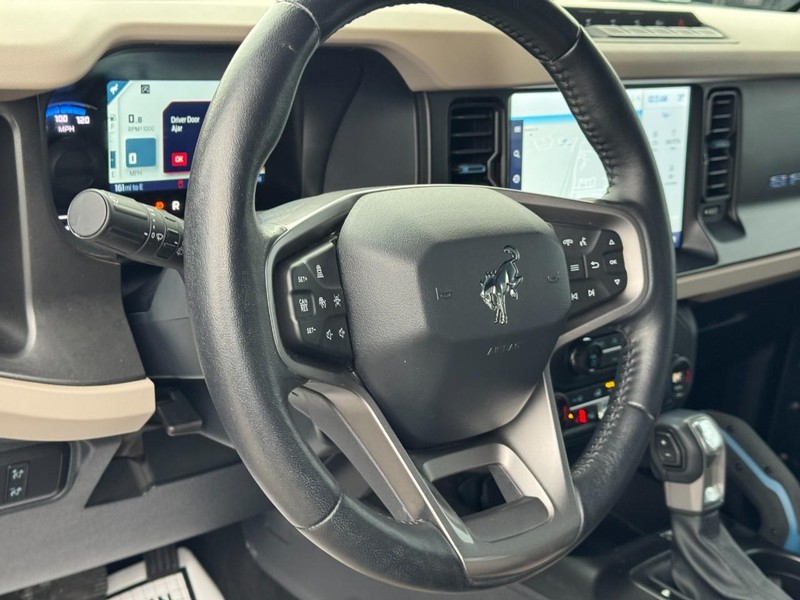 Ford Bronco Vehicle Full-screen Gallery Image 14