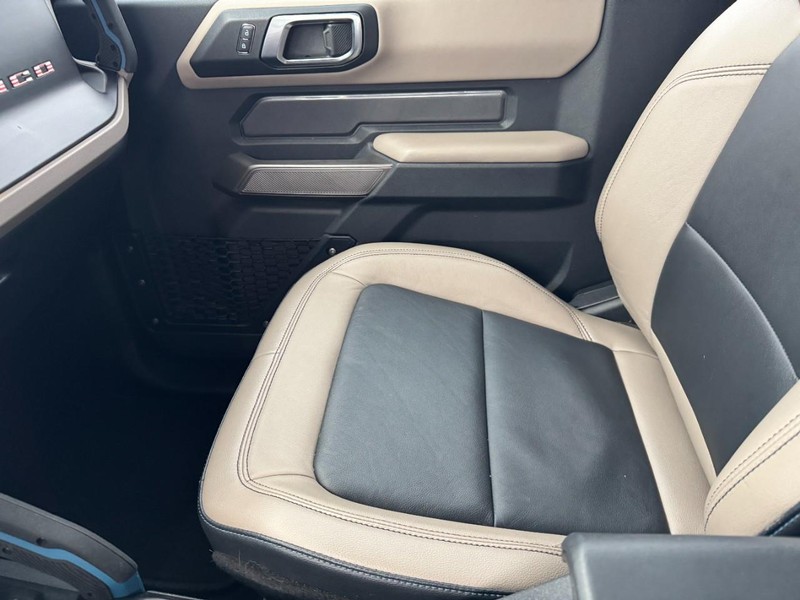 Ford Bronco Vehicle Full-screen Gallery Image 17