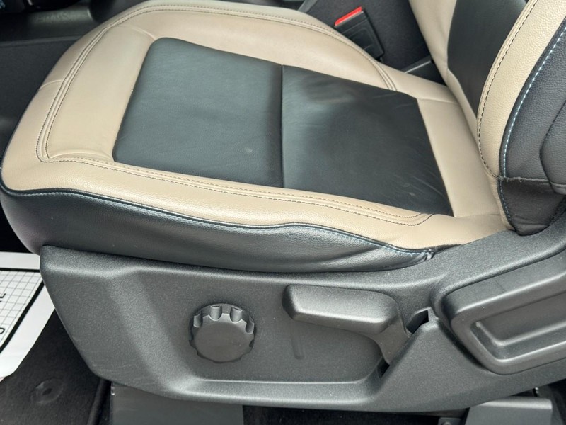 Ford Bronco Vehicle Full-screen Gallery Image 22