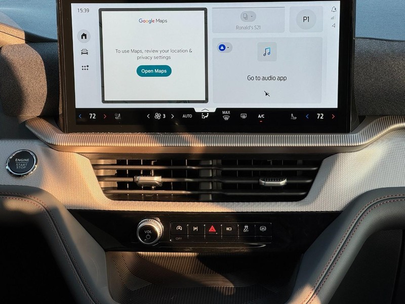 Ford Explorer Vehicle Full-screen Gallery Image 8