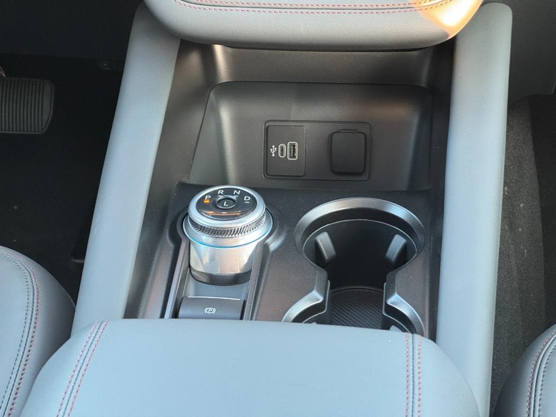 Ford Explorer Vehicle Full-screen Gallery Image 9