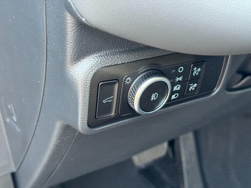 Ford Explorer Vehicle Full-screen Gallery Image 12