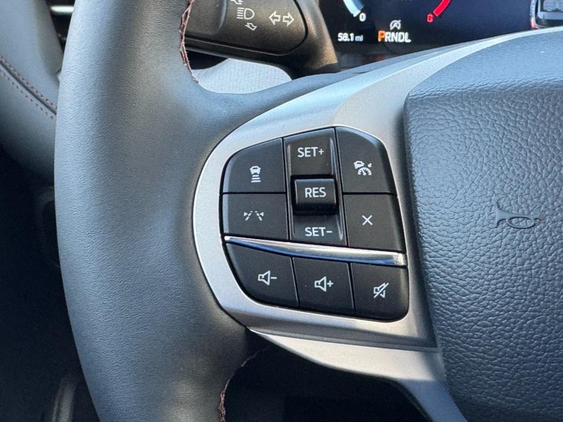 Ford Explorer Vehicle Full-screen Gallery Image 13