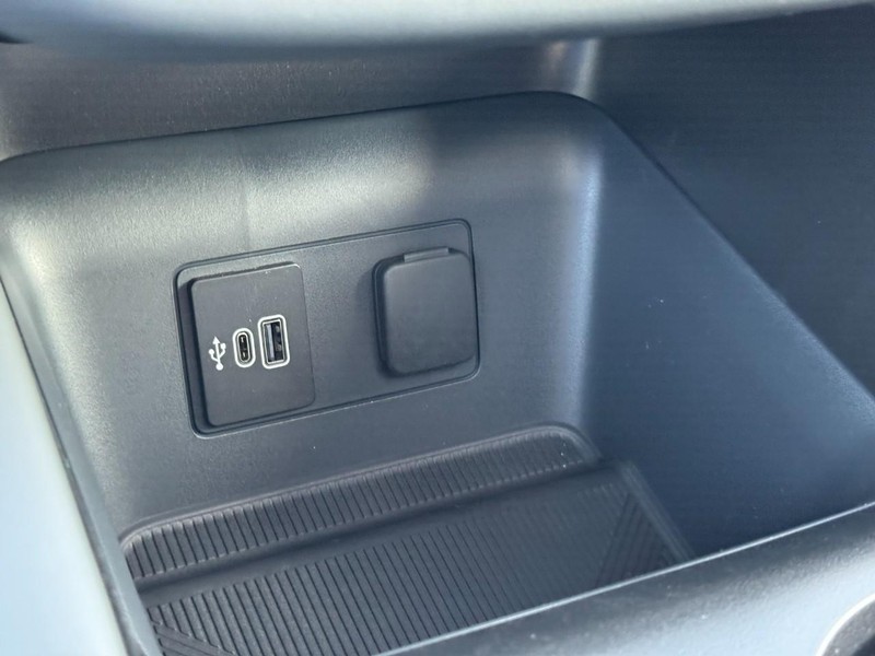 Ford Explorer Vehicle Full-screen Gallery Image 15