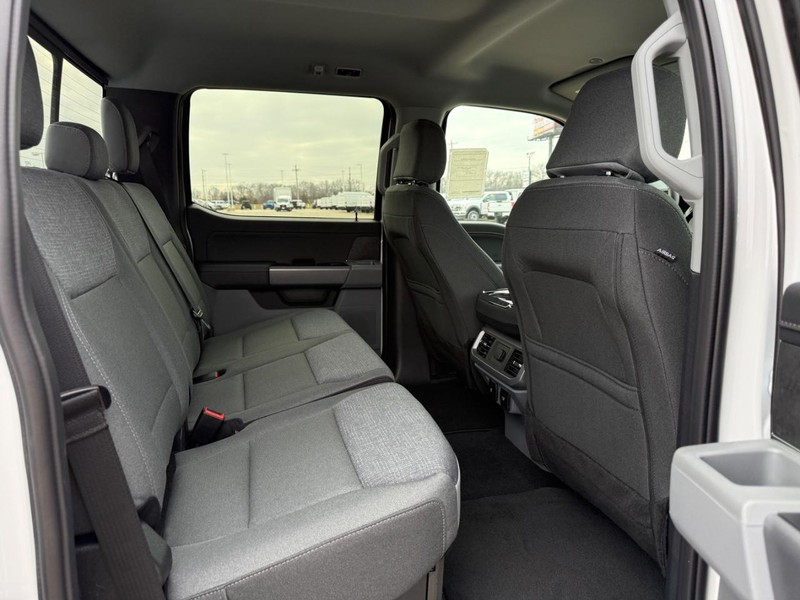 Ford F-150 Vehicle Full-screen Gallery Image 6