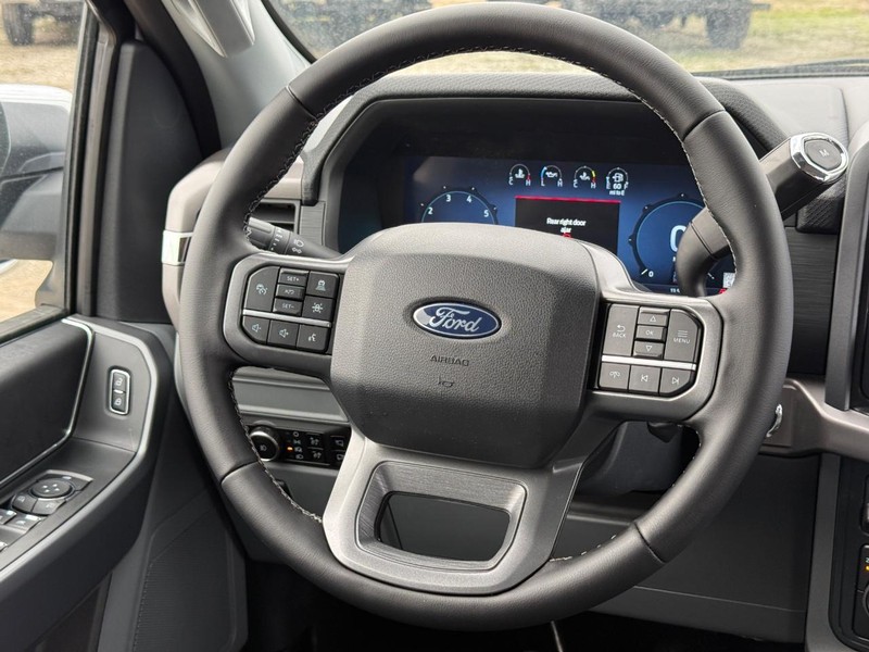 Ford F-150 Vehicle Full-screen Gallery Image 8