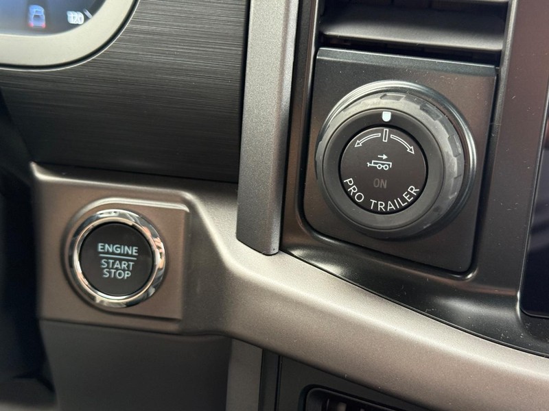 Ford F-150 Vehicle Full-screen Gallery Image 11