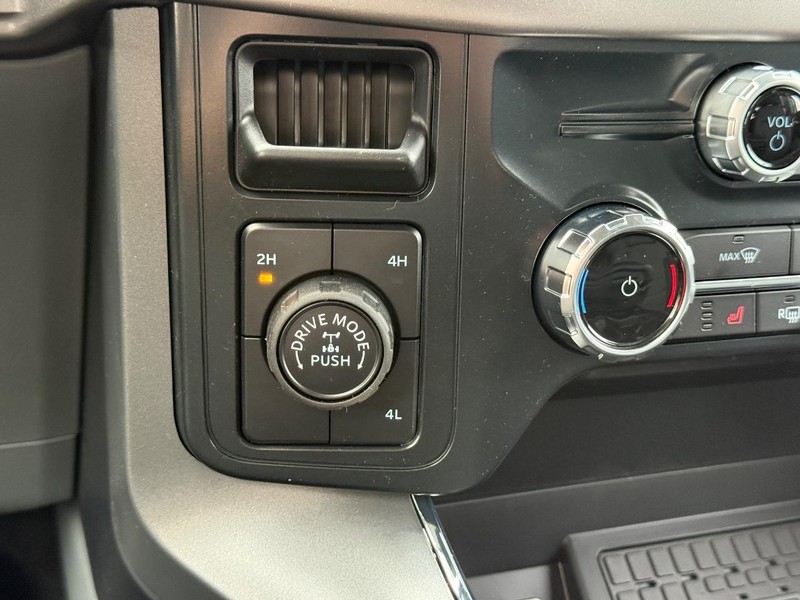 Ford F-150 Vehicle Full-screen Gallery Image 14