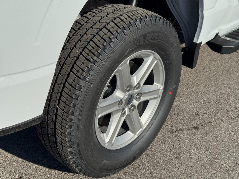 Ford F-150 Vehicle Full-screen Gallery Image 5