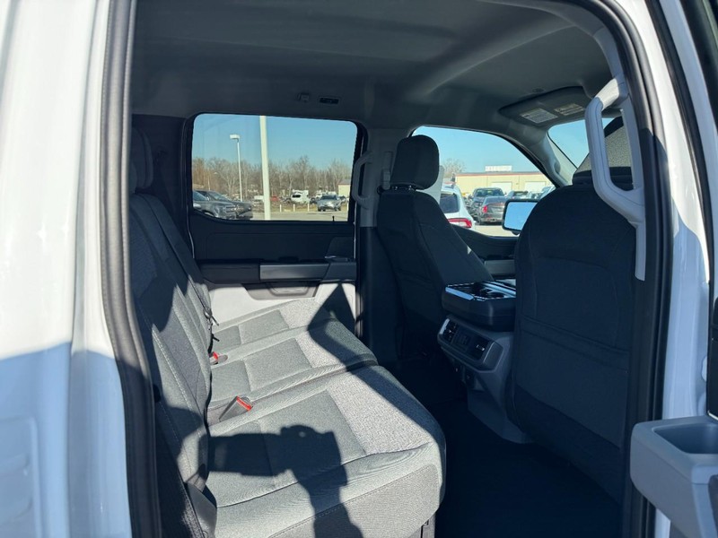 Ford F-150 Vehicle Full-screen Gallery Image 6