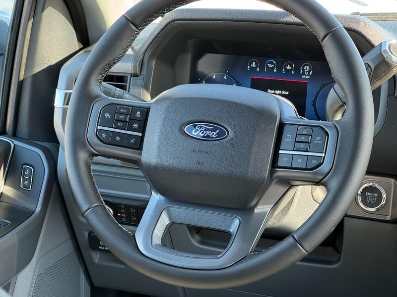 Ford F-150 Vehicle Full-screen Gallery Image 8