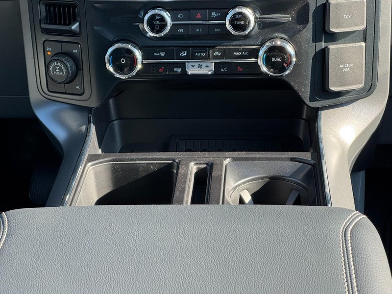 Ford F-150 Vehicle Full-screen Gallery Image 10