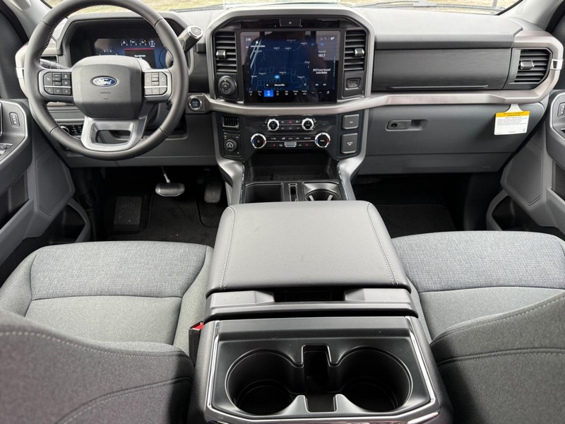 Ford F-150 Vehicle Full-screen Gallery Image 7