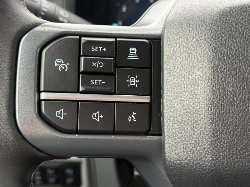 Ford F-150 Vehicle Full-screen Gallery Image 9