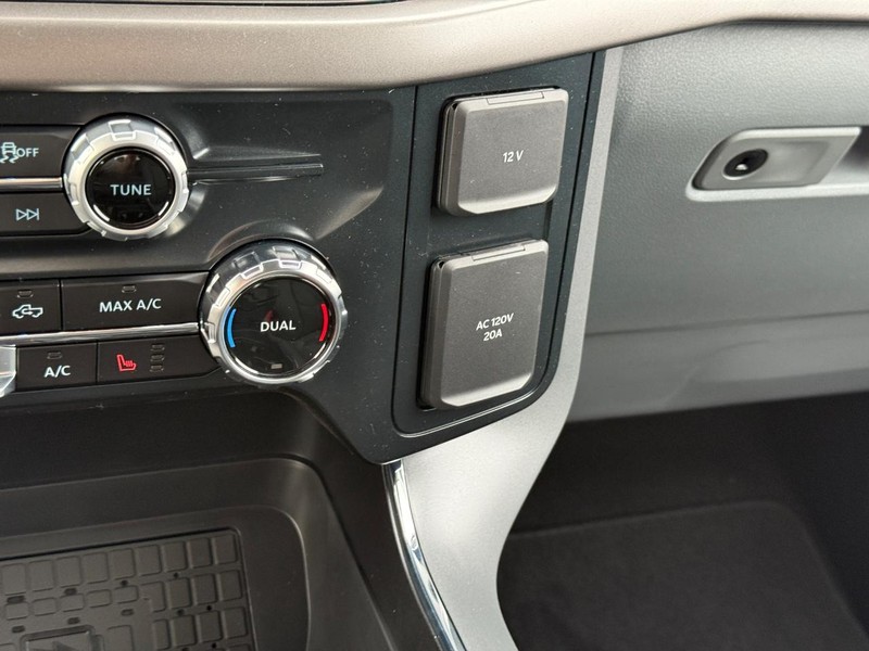 Ford F-150 Vehicle Full-screen Gallery Image 16