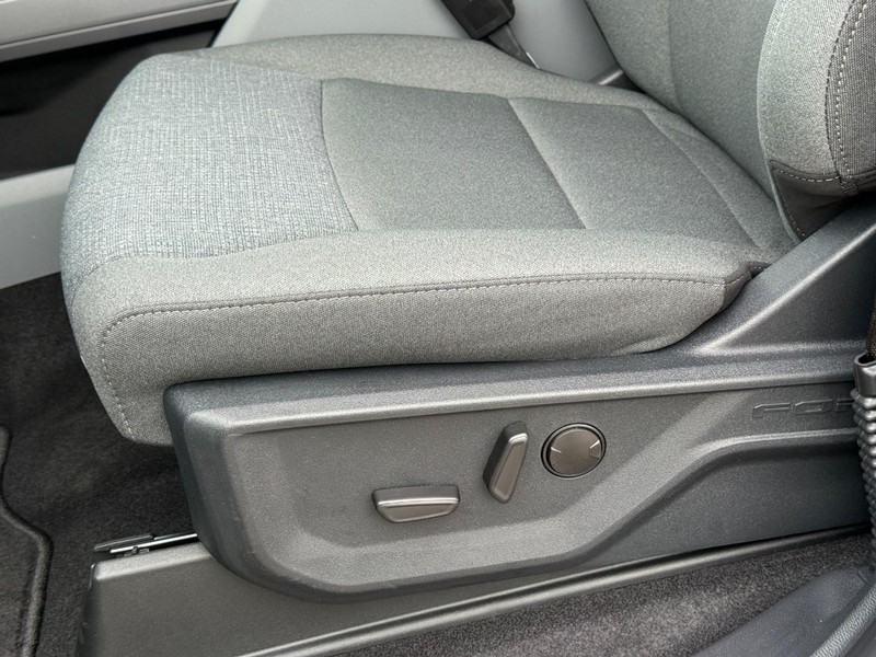 Ford F-150 Vehicle Full-screen Gallery Image 20