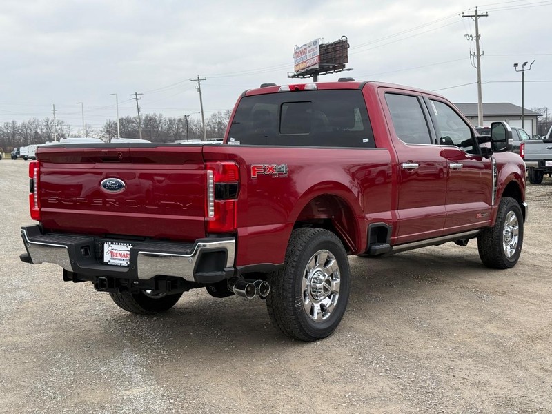 Ford Super Duty F-250 SRW Vehicle Full-screen Gallery Image 3