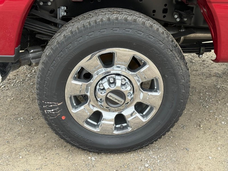 Ford Super Duty F-250 SRW Vehicle Full-screen Gallery Image 4