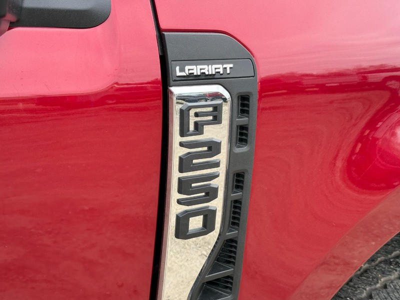Ford Super Duty F-250 SRW Vehicle Full-screen Gallery Image 5