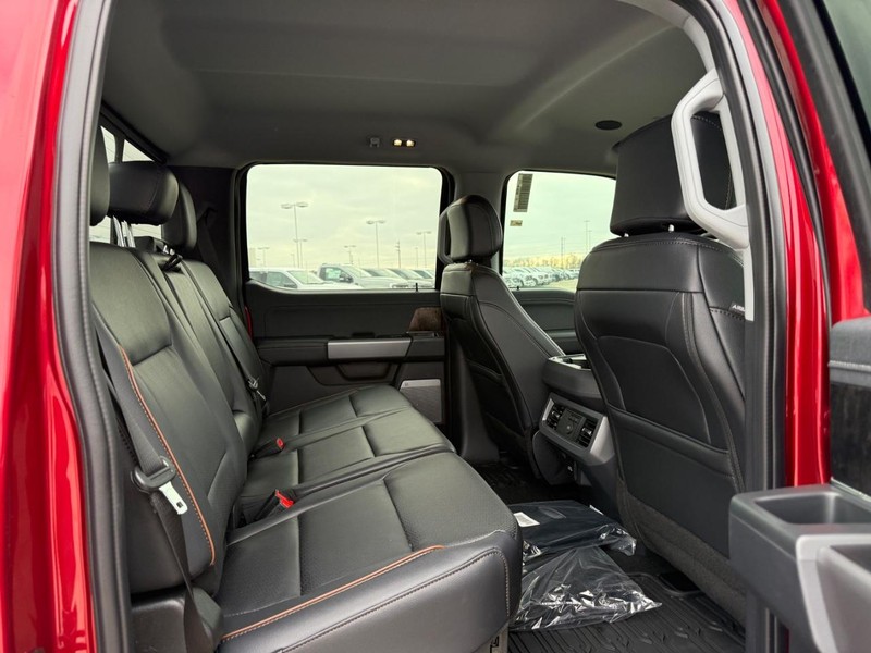 Ford Super Duty F-250 SRW Vehicle Full-screen Gallery Image 6